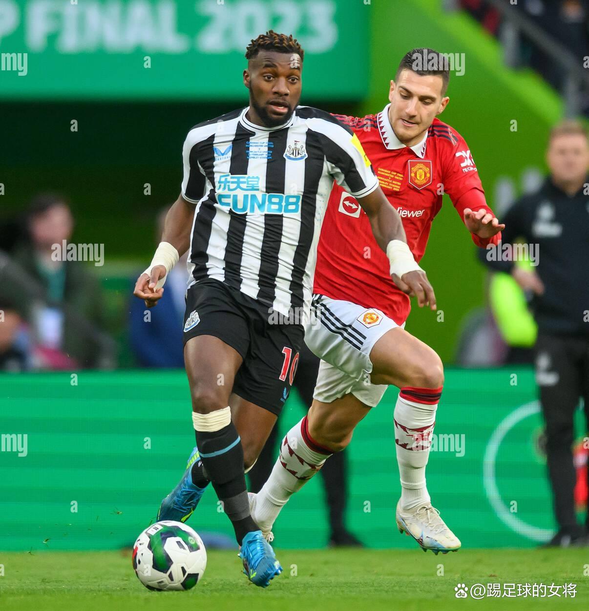 包含纽卡斯尔训练开放日，集结日复出首秀引欢呼，欧联在即，阵容厚度经受考验的词条