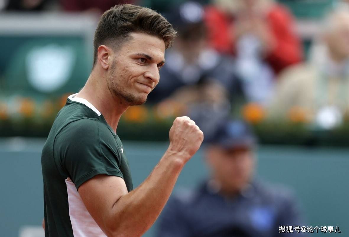 英雄联盟-赛后费耶诺德备战德甲，状态回暖细节曝光，悬念犹存，团队化学反应显著的简单介绍