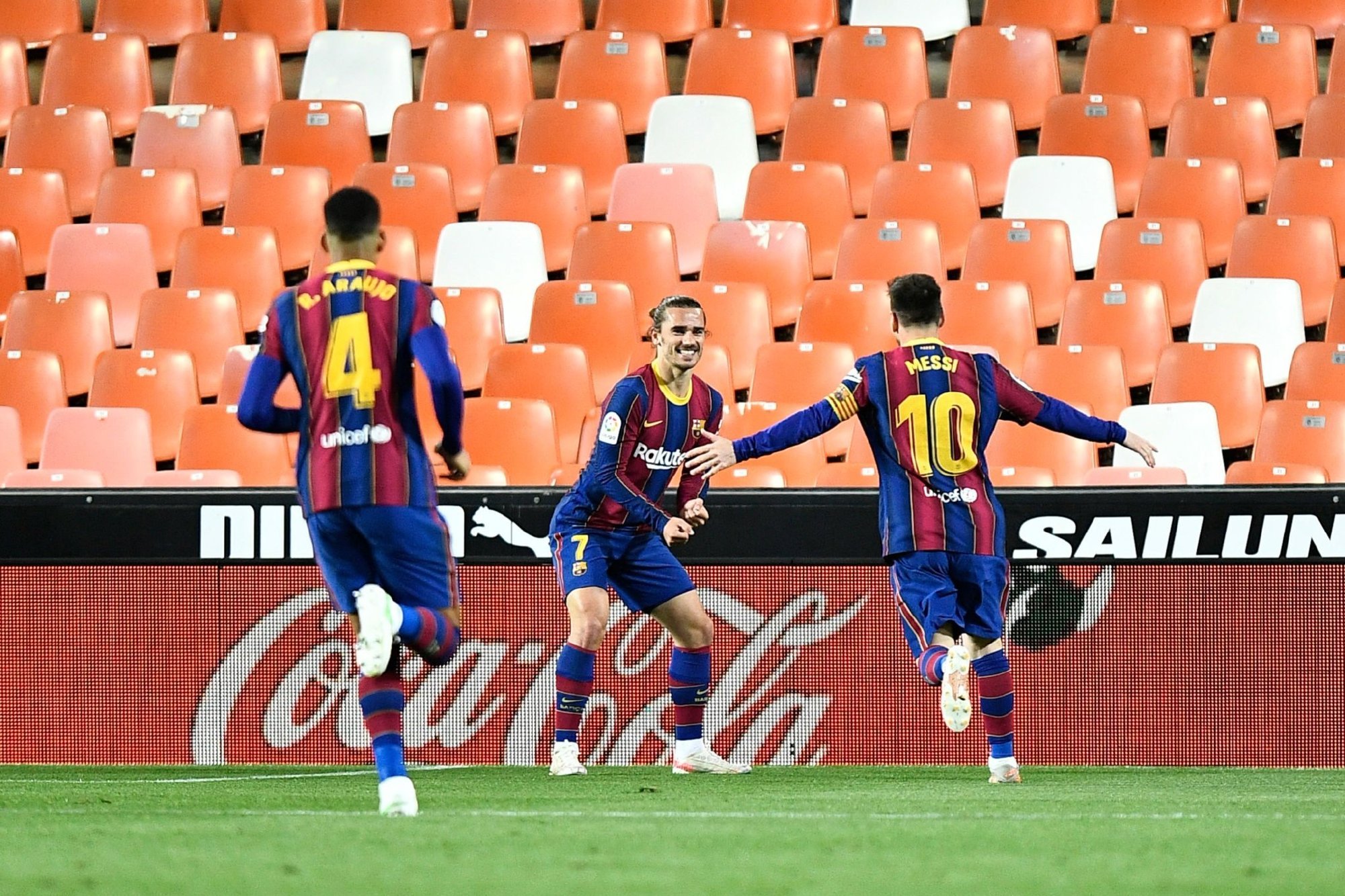 英雄-风云突变！瓦伦西亚赛后外线爆发；西甲版图或变；话题不断；轮换策略成焦点的简单介绍